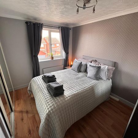 Contractors Or Family House - M1 Nottingham - Ikea Retail Park - Catkin Drive - 2 Bed Home With Driveway, Private Garden, Sleeps 4 - Tv'S In All Rooms Giltbrook エクステリア 写真