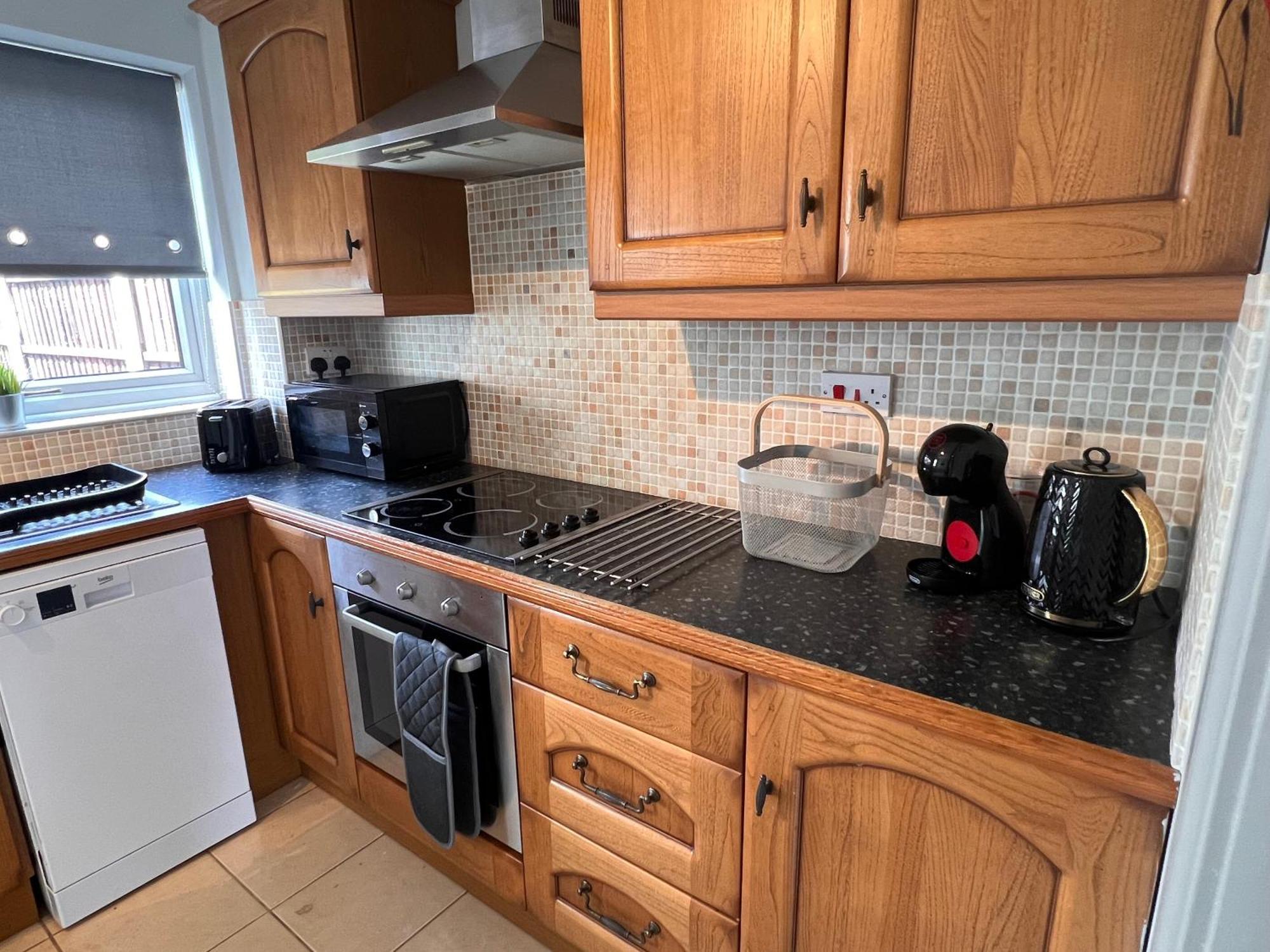 Contractors Or Family House - M1 Nottingham - Ikea Retail Park - Catkin Drive - 2 Bed Home With Driveway, Private Garden, Sleeps 4 - Tv'S In All Rooms Giltbrook エクステリア 写真