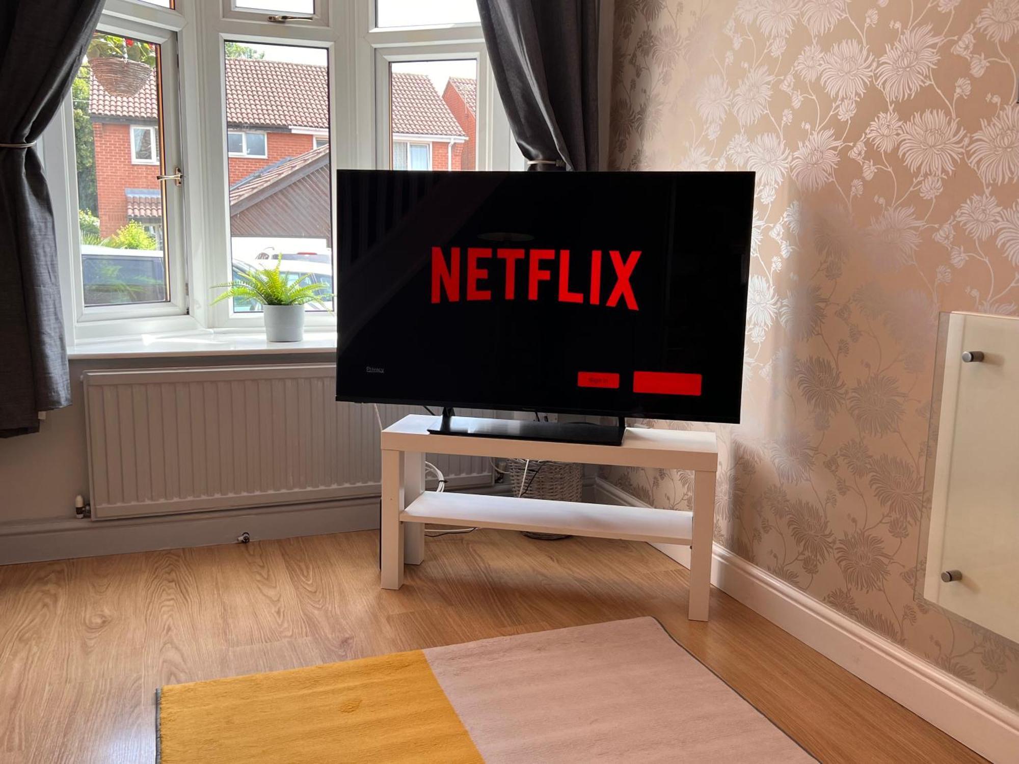 Contractors Or Family House - M1 Nottingham - Ikea Retail Park - Catkin Drive - 2 Bed Home With Driveway, Private Garden, Sleeps 4 - Tv'S In All Rooms Giltbrook エクステリア 写真
