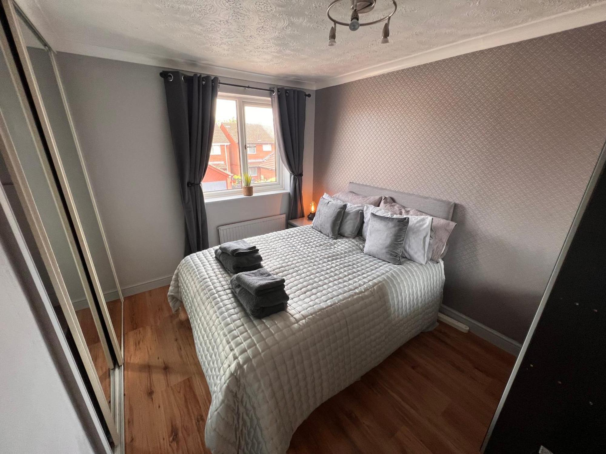 Contractors Or Family House - M1 Nottingham - Ikea Retail Park - Catkin Drive - 2 Bed Home With Driveway, Private Garden, Sleeps 4 - Tv'S In All Rooms Giltbrook エクステリア 写真