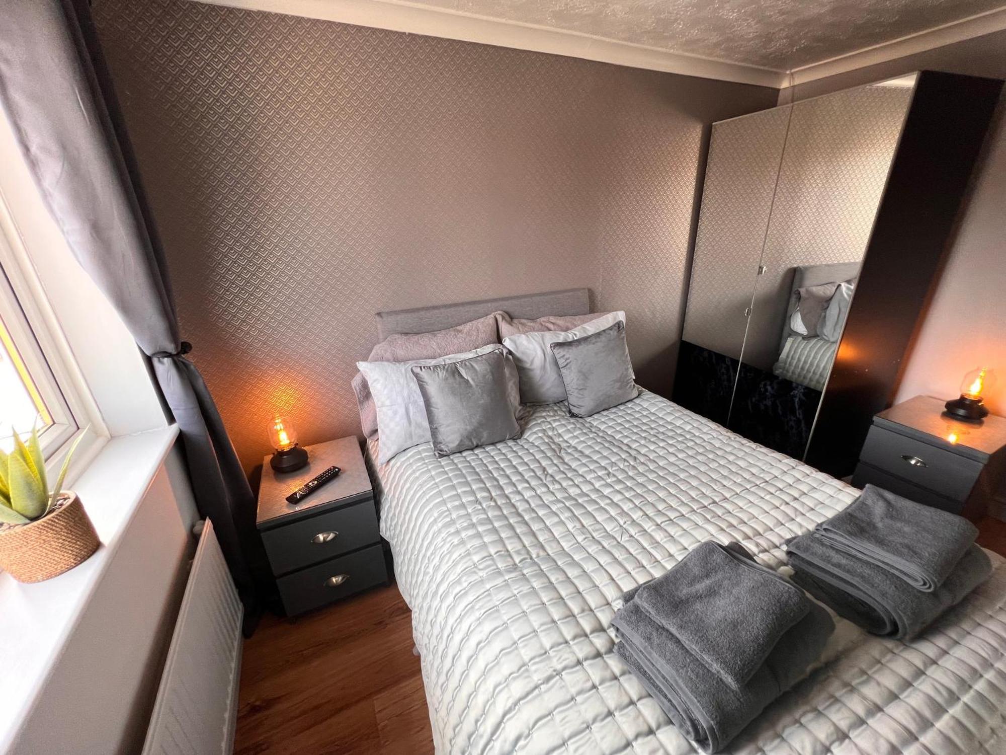 Contractors Or Family House - M1 Nottingham - Ikea Retail Park - Catkin Drive - 2 Bed Home With Driveway, Private Garden, Sleeps 4 - Tv'S In All Rooms Giltbrook エクステリア 写真