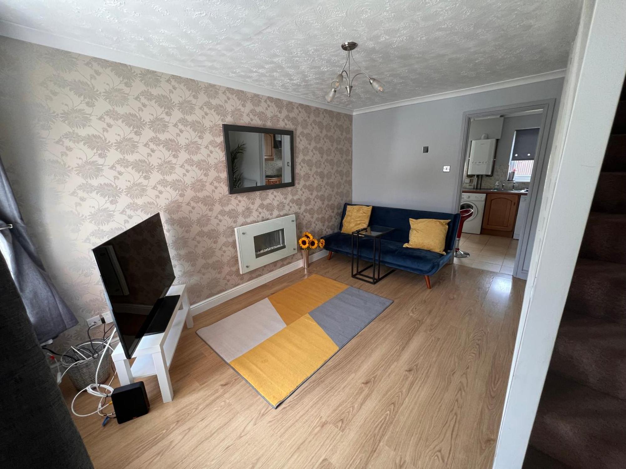 Contractors Or Family House - M1 Nottingham - Ikea Retail Park - Catkin Drive - 2 Bed Home With Driveway, Private Garden, Sleeps 4 - Tv'S In All Rooms Giltbrook エクステリア 写真