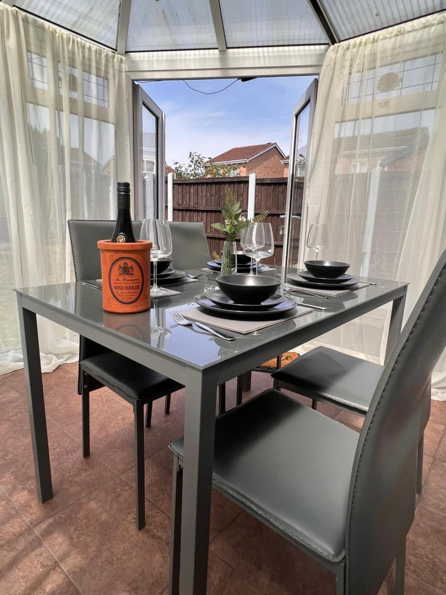 Contractors Or Family House - M1 Nottingham - Ikea Retail Park - Catkin Drive - 2 Bed Home With Driveway, Private Garden, Sleeps 4 - Tv'S In All Rooms Giltbrook エクステリア 写真