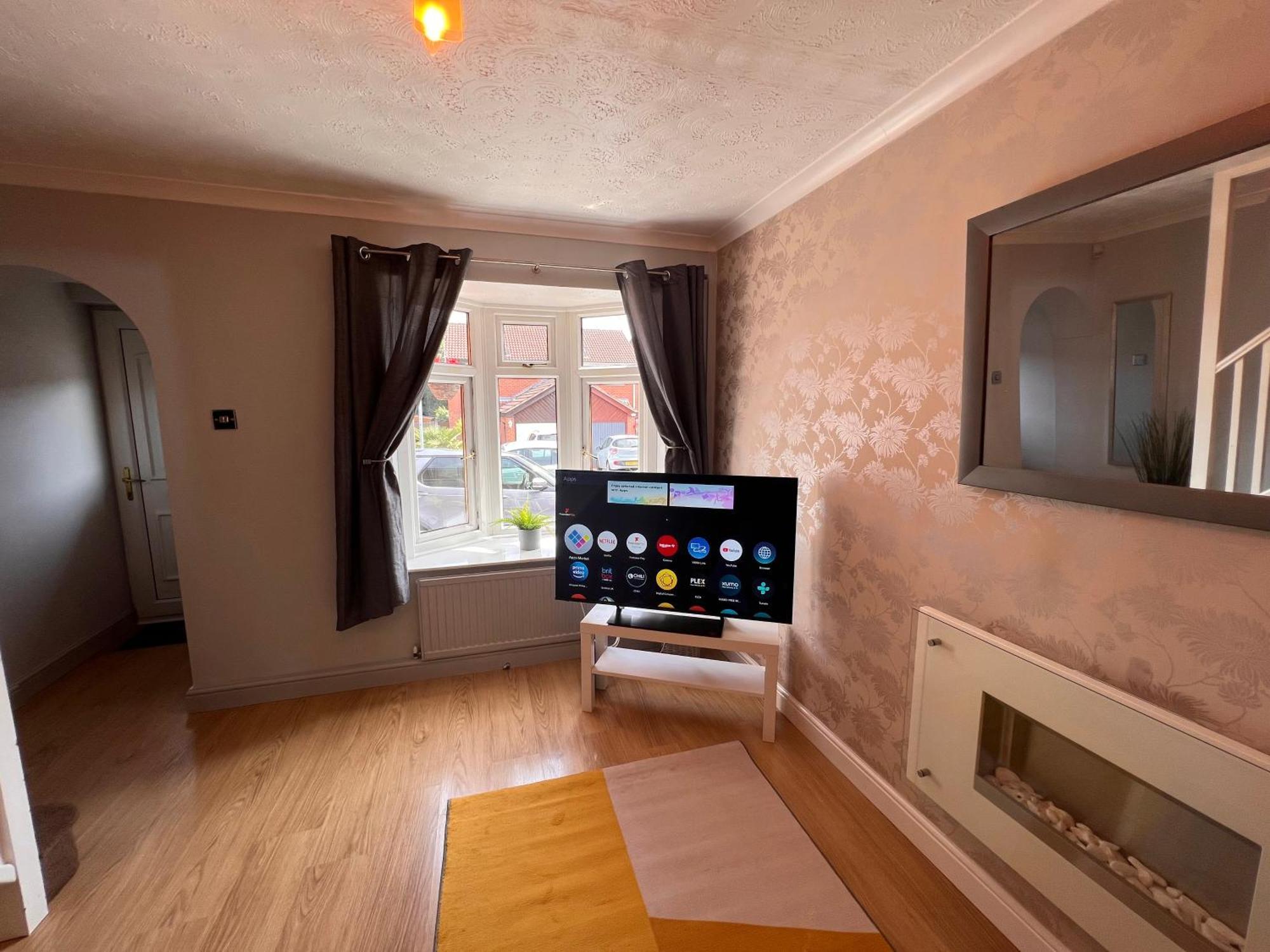 Contractors Or Family House - M1 Nottingham - Ikea Retail Park - Catkin Drive - 2 Bed Home With Driveway, Private Garden, Sleeps 4 - Tv'S In All Rooms Giltbrook エクステリア 写真