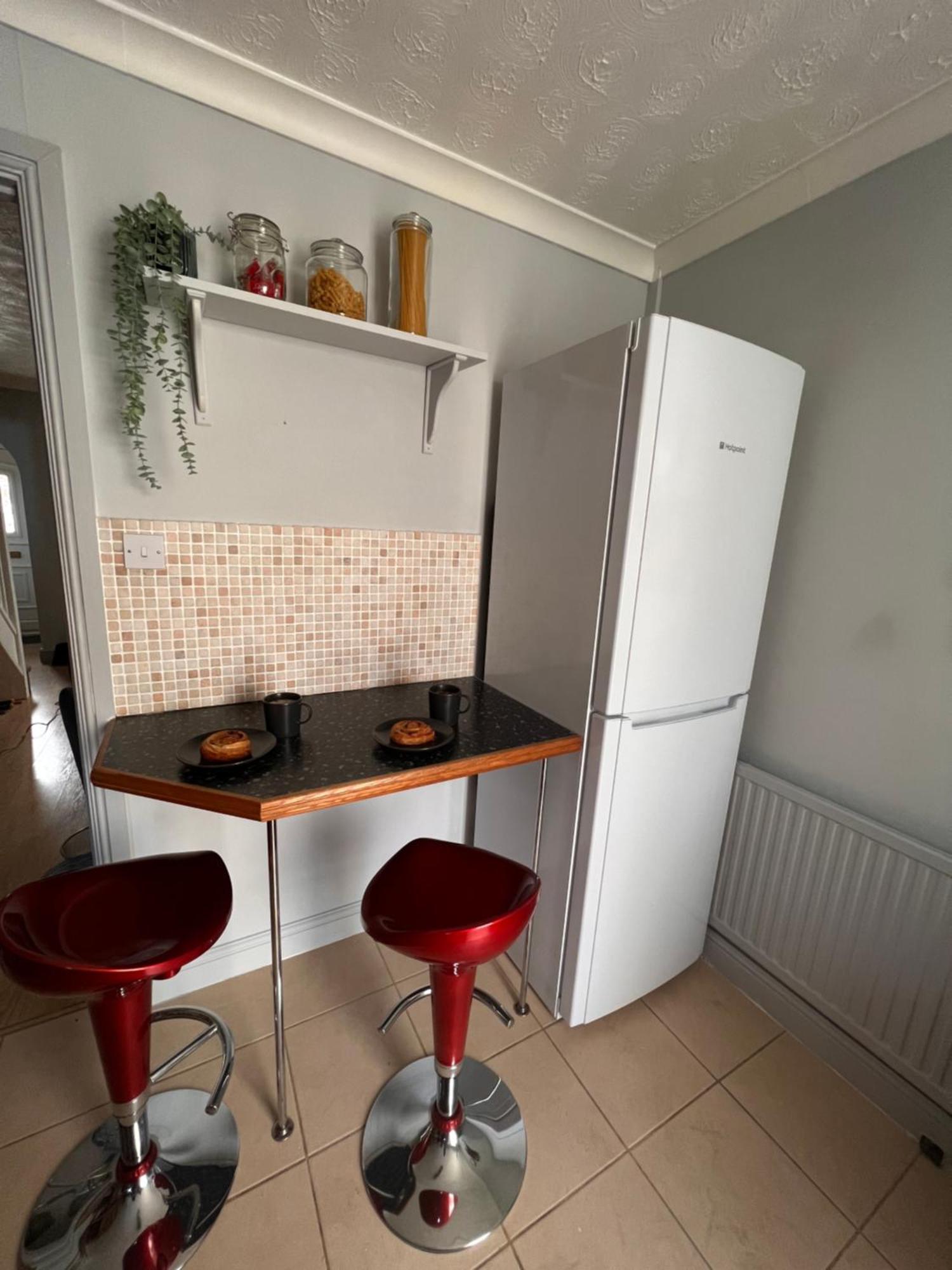 Contractors Or Family House - M1 Nottingham - Ikea Retail Park - Catkin Drive - 2 Bed Home With Driveway, Private Garden, Sleeps 4 - Tv'S In All Rooms Giltbrook エクステリア 写真