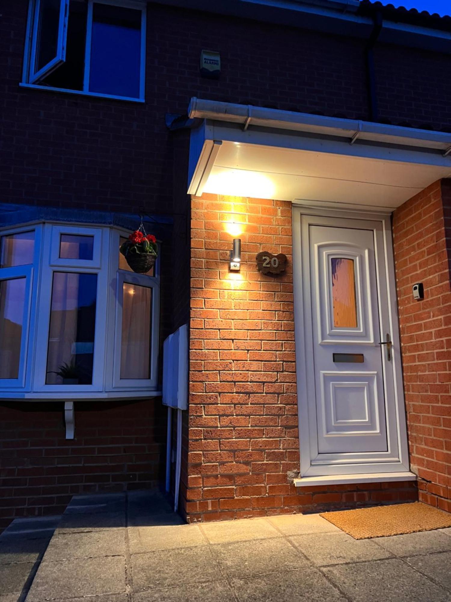 Contractors Or Family House - M1 Nottingham - Ikea Retail Park - Catkin Drive - 2 Bed Home With Driveway, Private Garden, Sleeps 4 - Tv'S In All Rooms Giltbrook エクステリア 写真