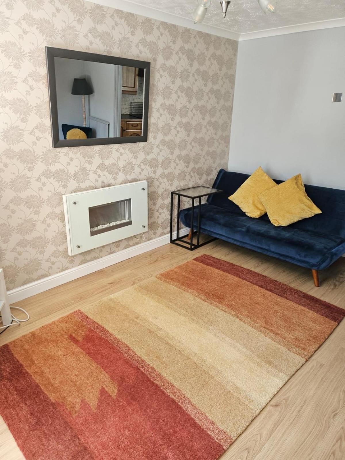 Contractors Or Family House - M1 Nottingham - Ikea Retail Park - Catkin Drive - 2 Bed Home With Driveway, Private Garden, Sleeps 4 - Tv'S In All Rooms Giltbrook エクステリア 写真